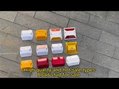 paletto stradale in plastica, molti tipi 1